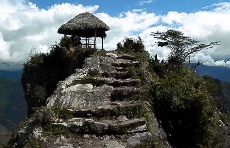 No topo da montanha Huayna Picchu No topo da montanha Huayna Picchu