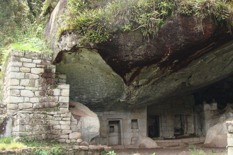 O templo da lua em Huayna Picchu O templo da lua em Huayna Picchu